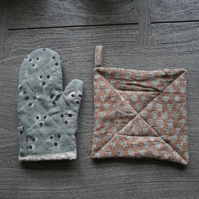 Umoh Oven Mitts and Pot Holder Set