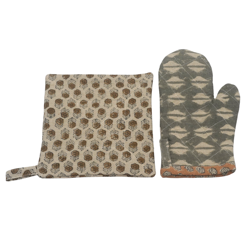 Bata Oven Mitt and Pot Holder Set