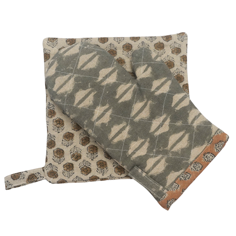 Bata Oven Mitt and Pot Holder Set