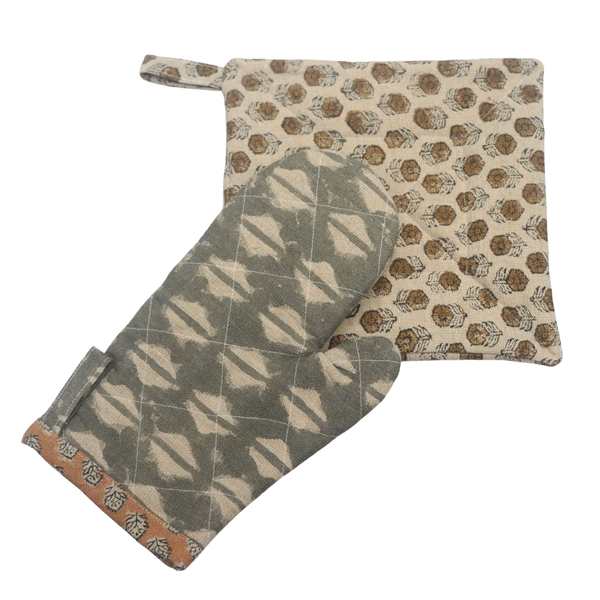 Bata Oven Mitt and Pot Holder Set