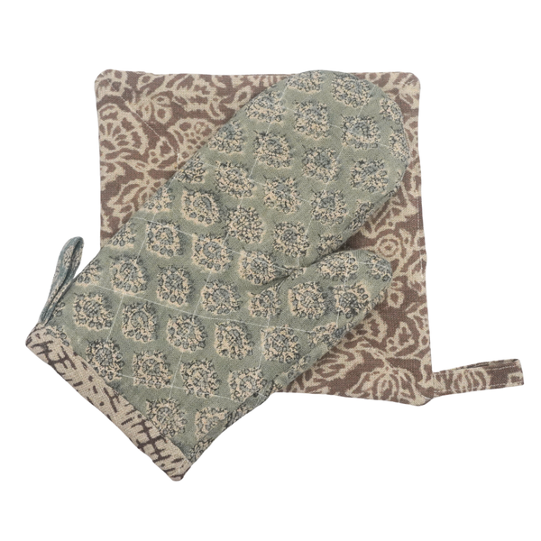 Anietie Oven Mitt and Pot Holder Set
