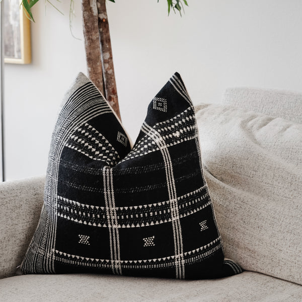 NNEKA - Indian Wool Throw Pillow Cover