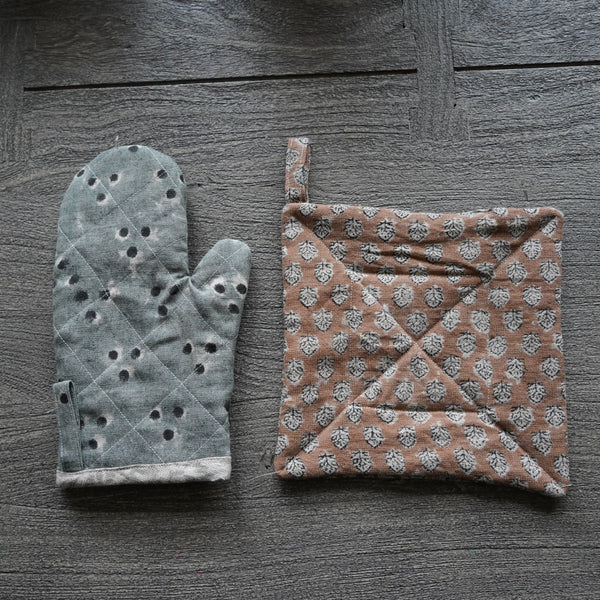 Umoh Oven Mitts and Pot Holder Set