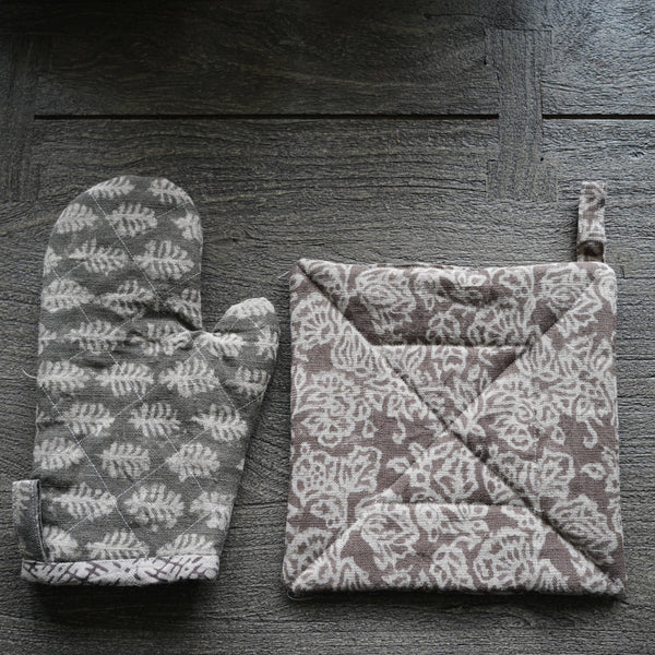 Arit Oven Mitts and Pot Holder Set