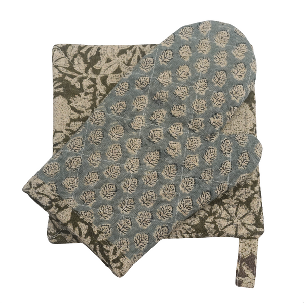 Toyin Oven Mitts and Pot Holder Set